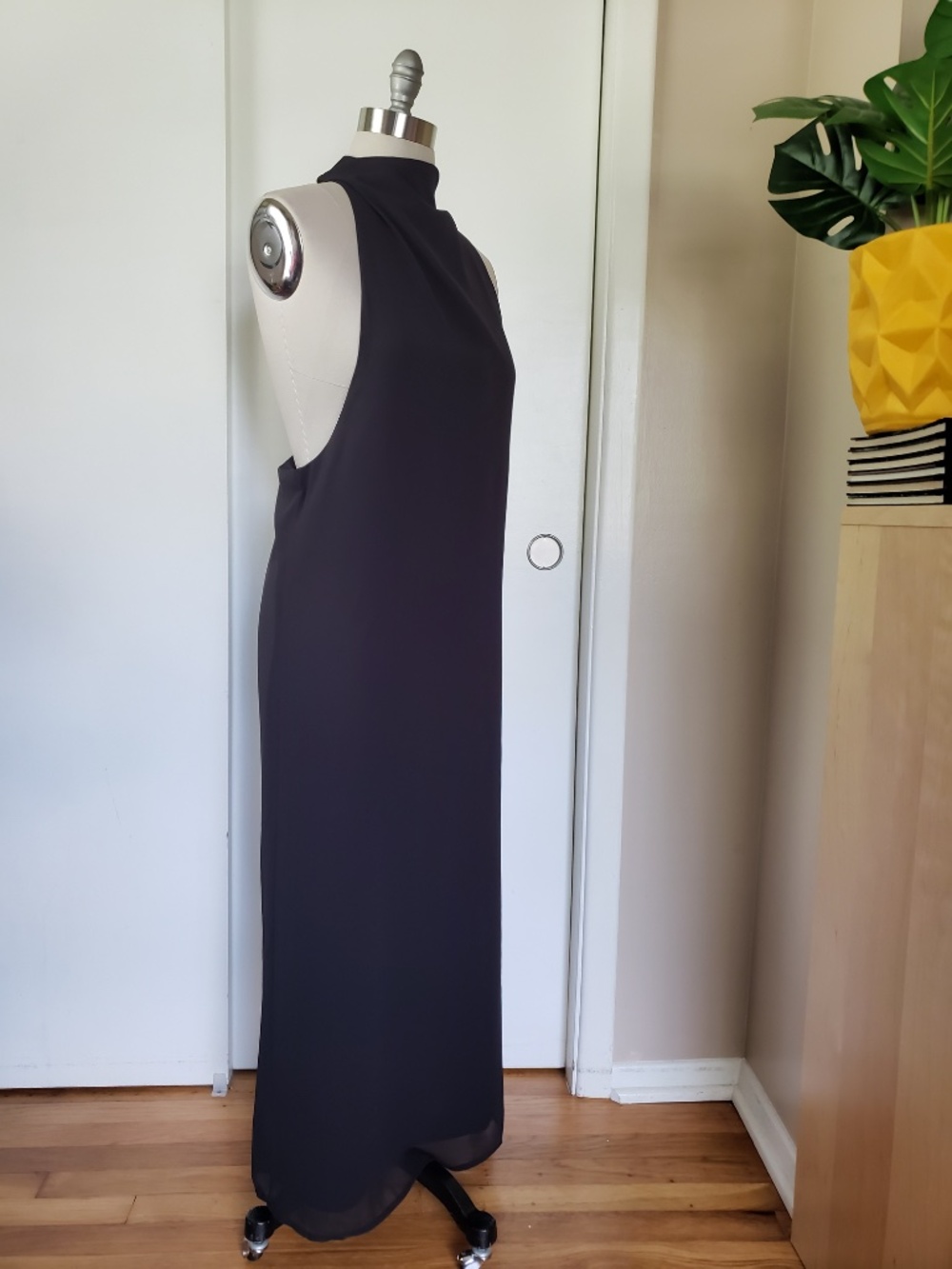 Modern Chic Backless Maxi Dress Size Medium